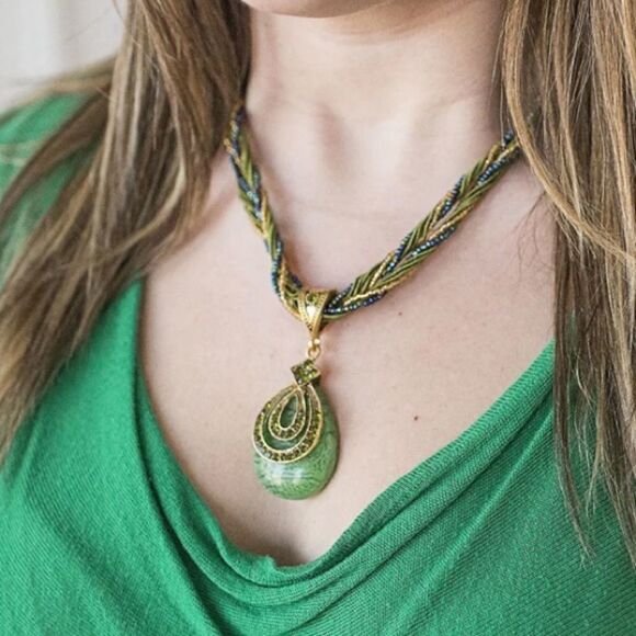 New without Tags Olivia & Ivy‎ Olive Teardrop Beaded Necklace - Picture 2 of 13